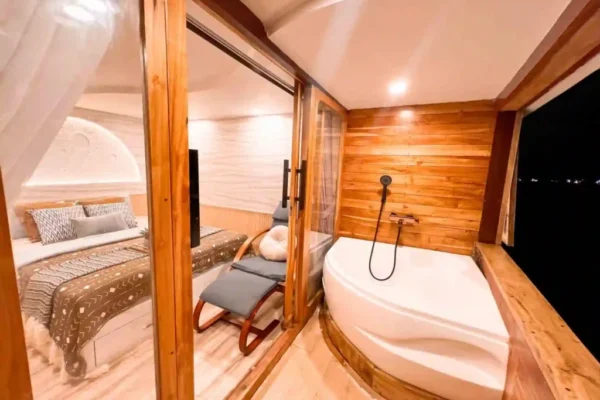 Semesta-Voyages-Earth-Cabin-7 Semesta-Voyages-Earth-Cabin-7