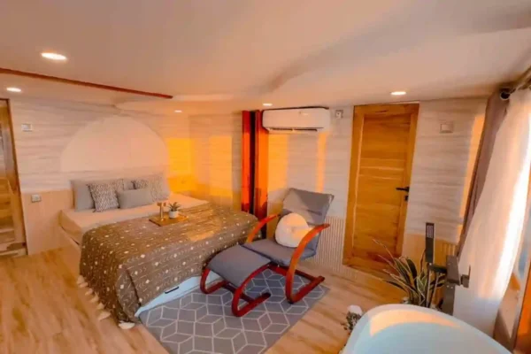 Semesta-Voyages-Mars-Cabin Semesta-Voyages-Mars-Cabin