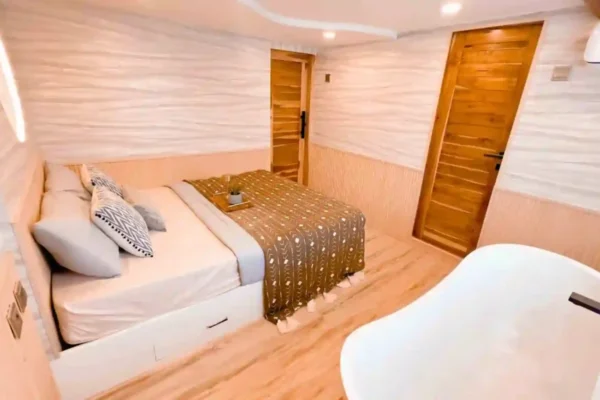 Semesta-Voyages-Sun-Cabin Semesta-Voyages-Sun-Cabin