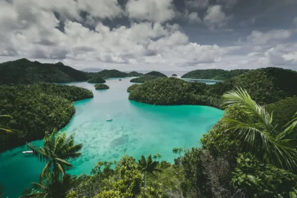 wayag-raja-ampat-lagoon-viewpoint